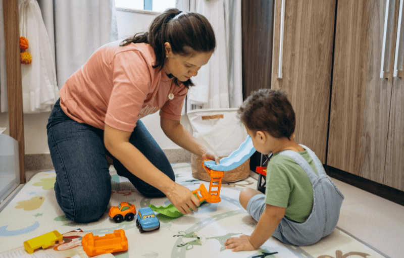 ¿Cómo puedo animar a mi hijo a usar sus audífonos todos los días?