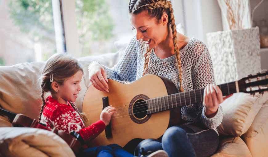 Qué papel juega la familia en el éxito del tratamiento auditivo infantil.