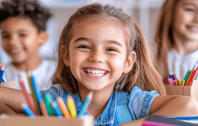 ¿Cómo cuidar los audífonos pediátricos durante el año escolar?