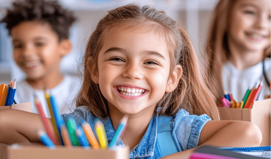 ¿Cómo cuidar los audífonos pediátricos durante el año escolar?