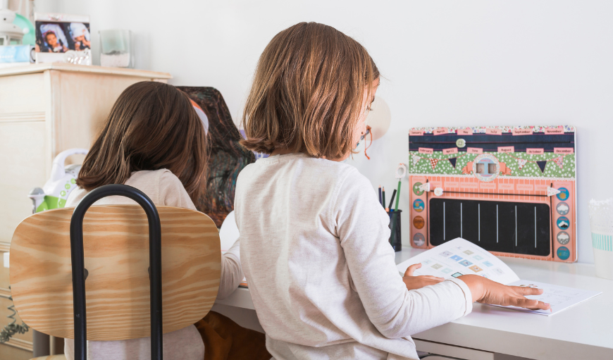 Rutinas de cuidado de audifonos para niños