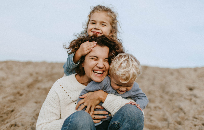 ¿Cómo es la adaptación de audífonos en niños? Lo que toda familia debe saber